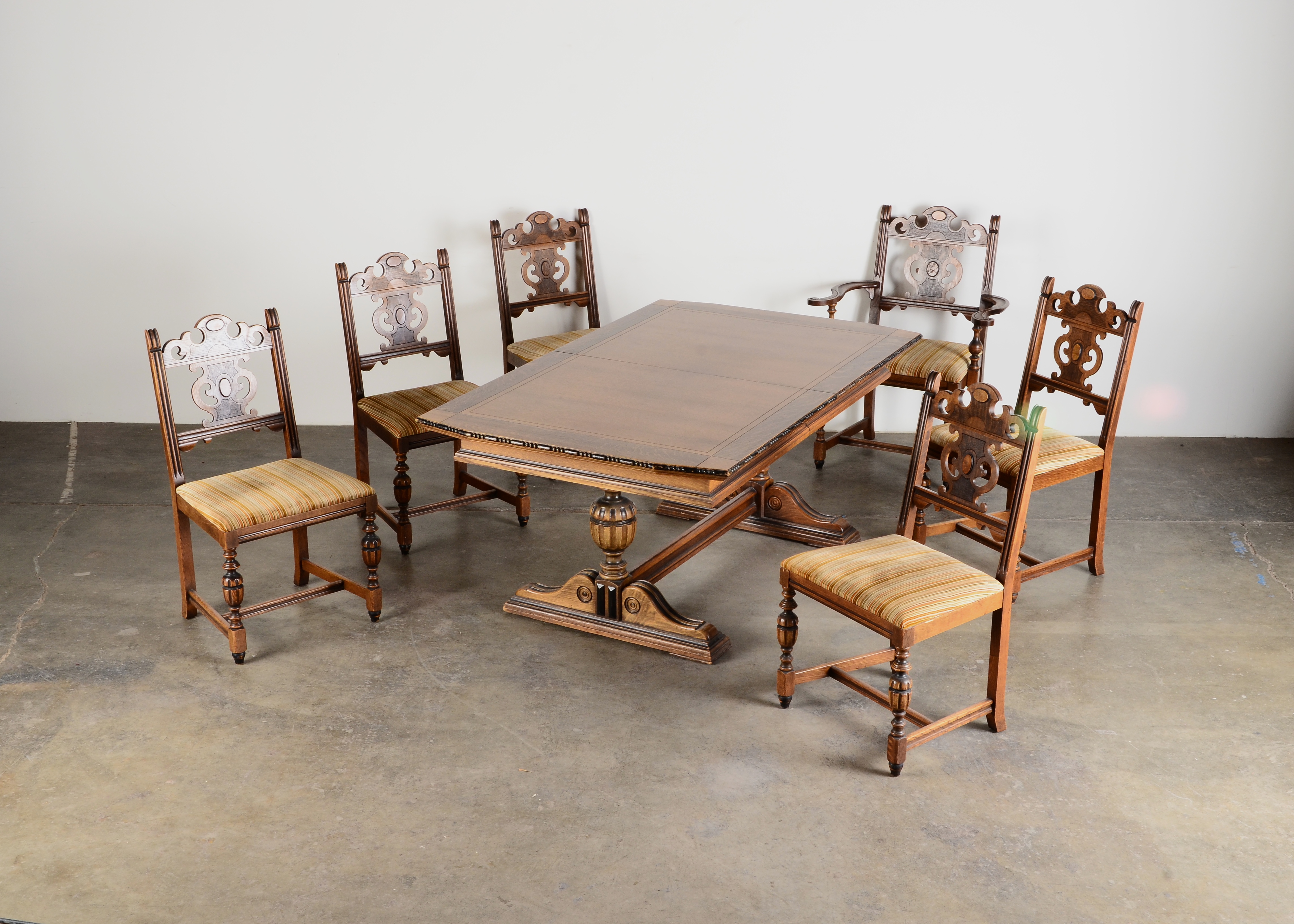 Berkey & Gay Dining Room Table and Chairs EBTH