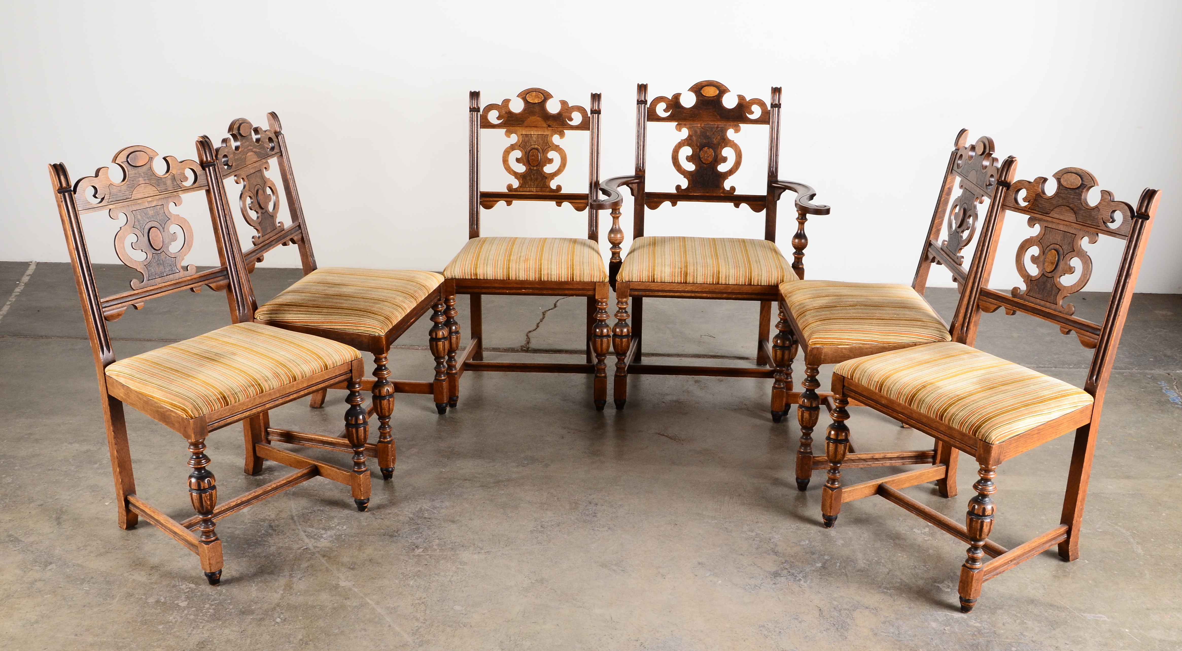 Berkey & Gay Dining Room Table and Chairs EBTH