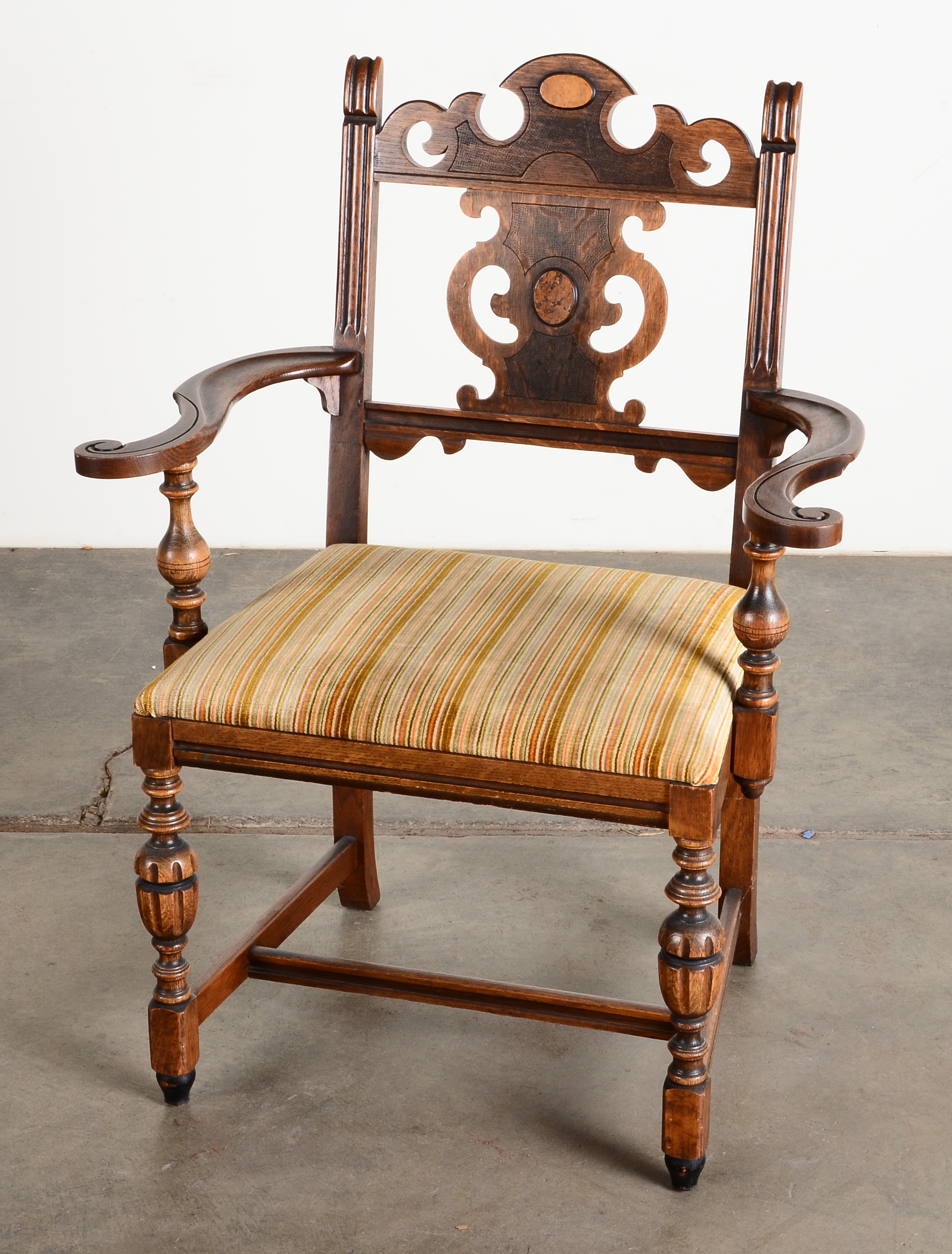 Berkey & Gay Dining Room Table and Chairs EBTH