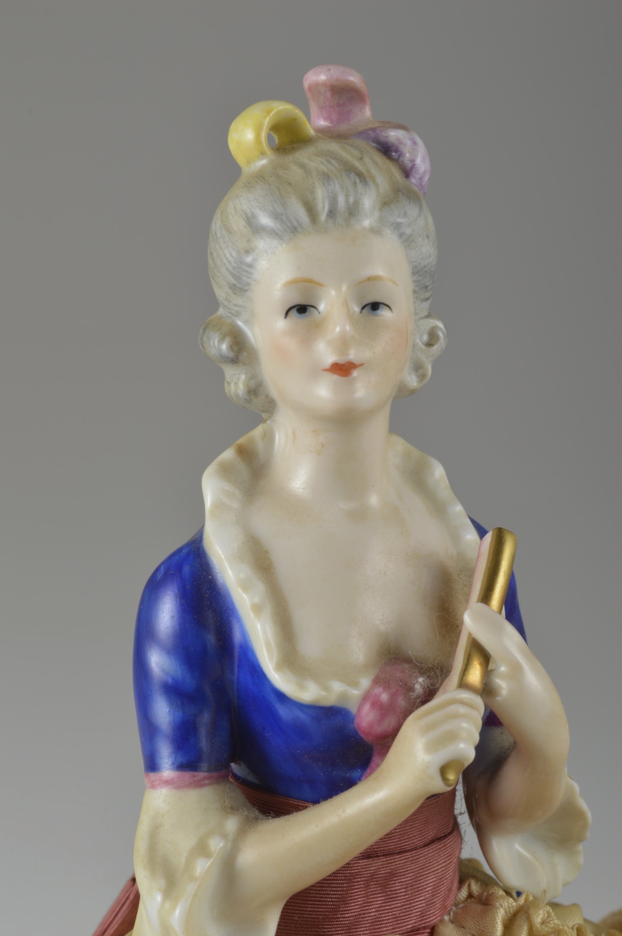 1985 Goebel 'Marie Tea Cozy Doll Figurine EBTH