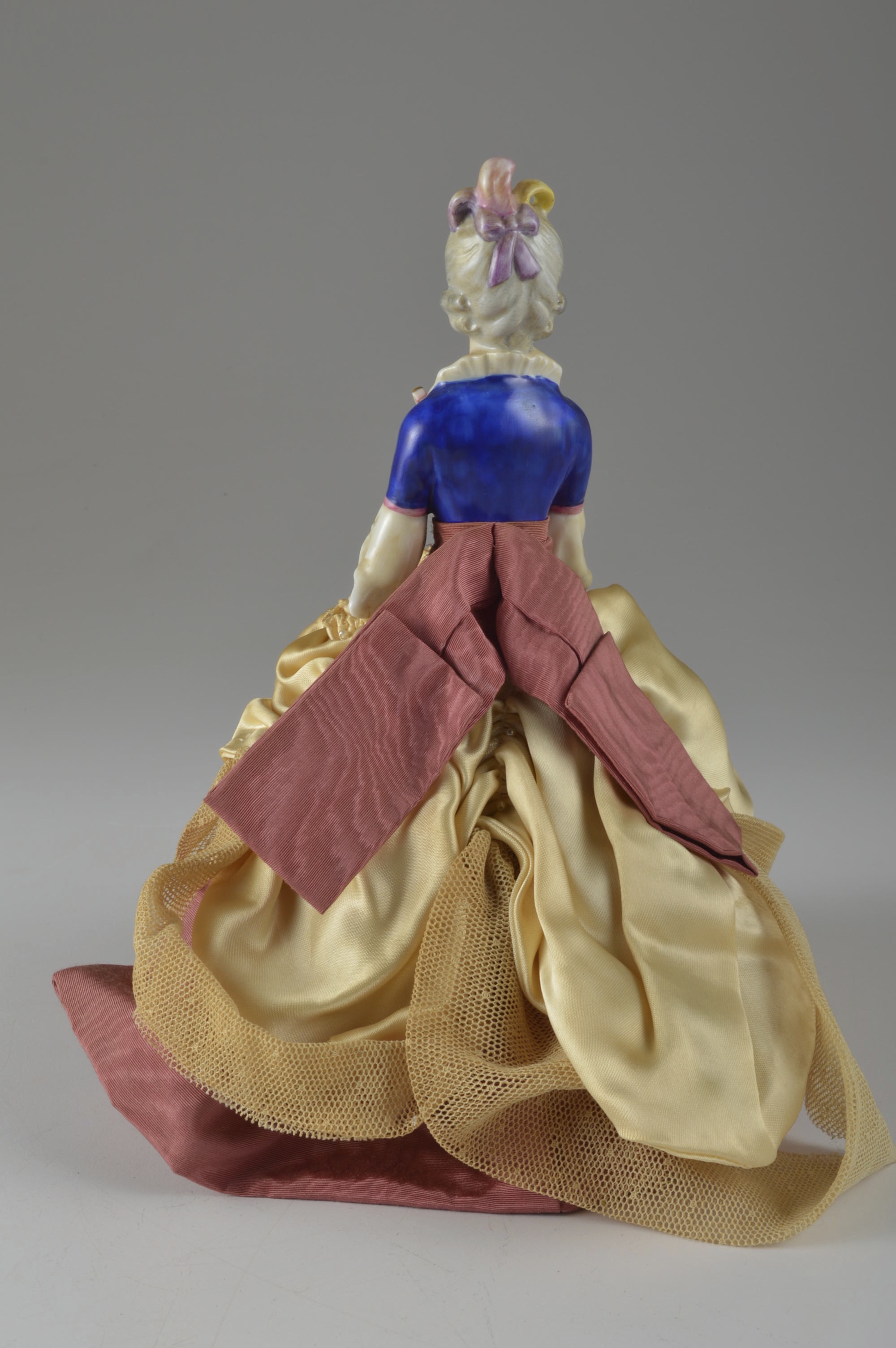 1985 Goebel 'Marie Tea Cozy Doll Figurine EBTH