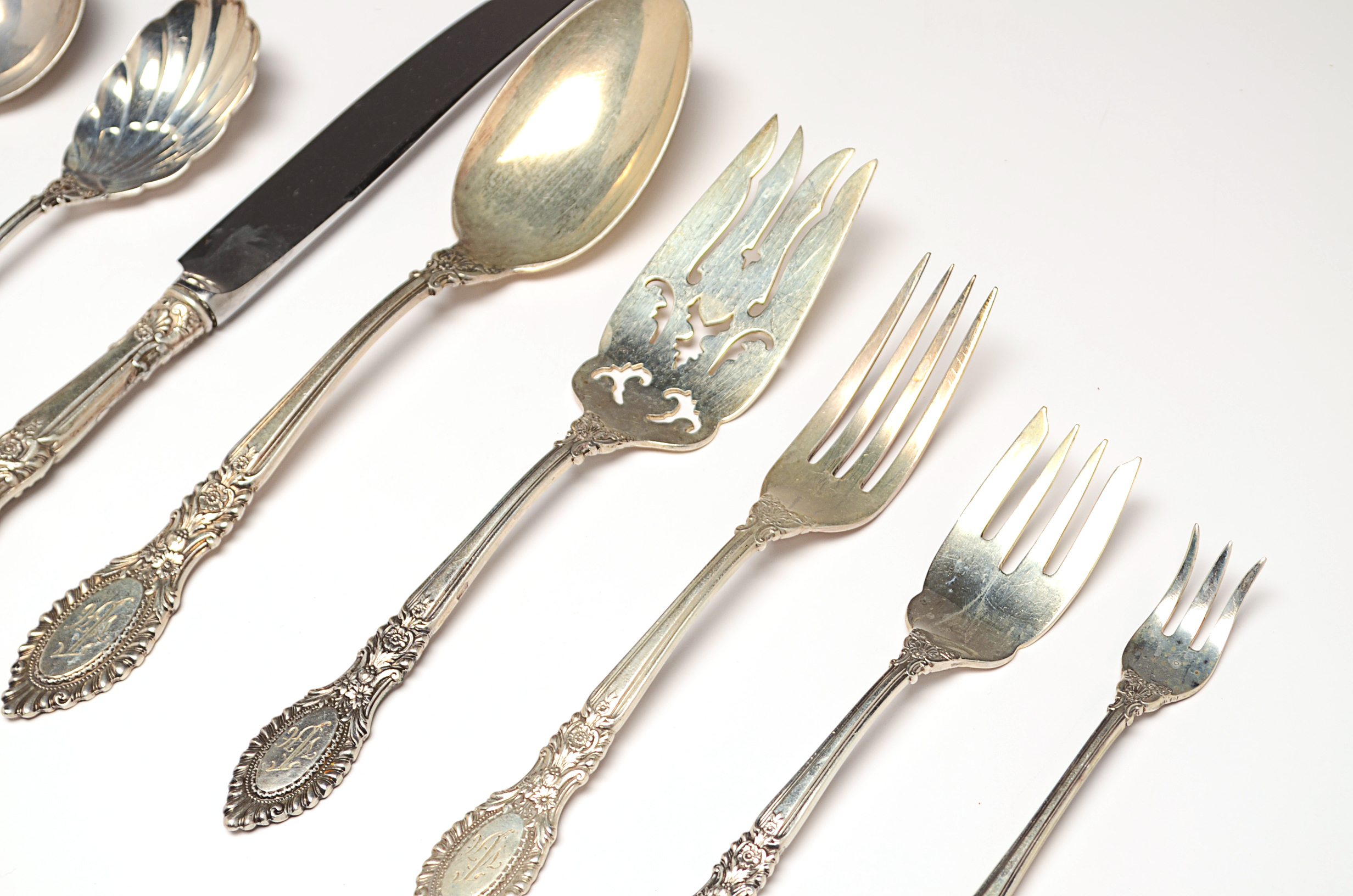 Reed & Barton Sterling Silver "Guildhall" Pattern Flatware Set EBTH