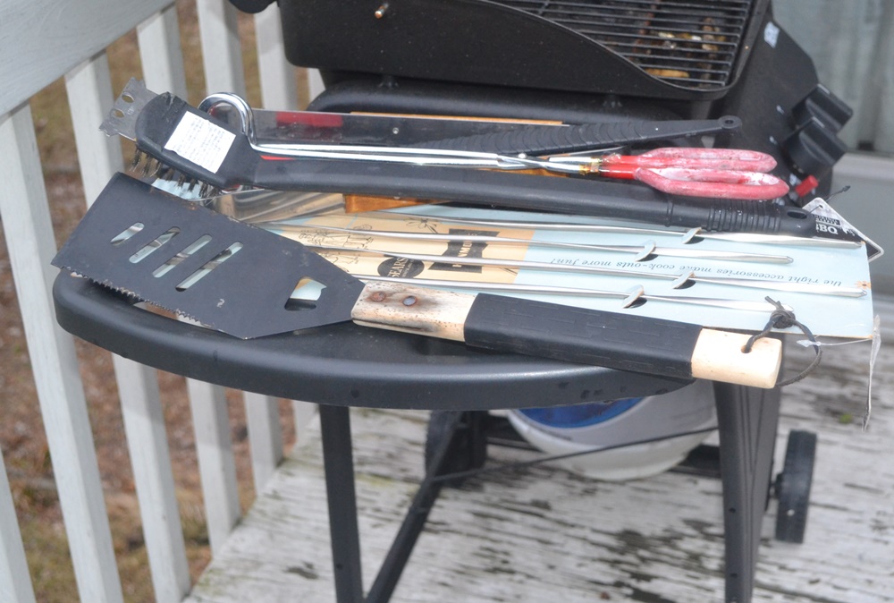 Thermos Gas Grill With Tools EBTH