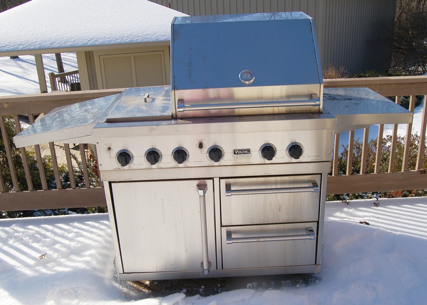 Viking Grill with Frontgate Cover EBTH