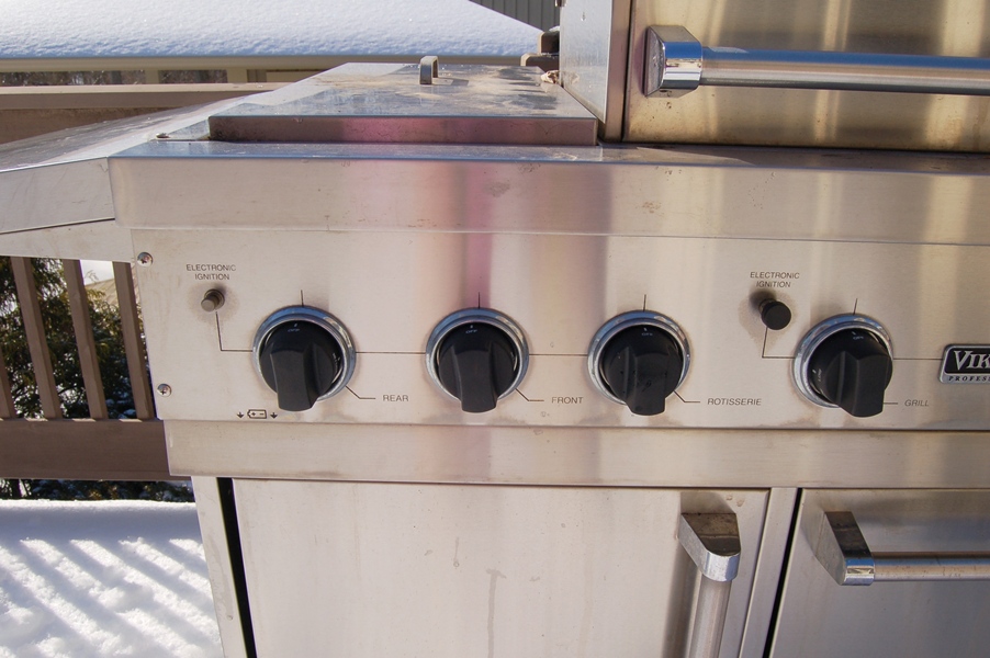 Viking Grill with Frontgate Cover EBTH