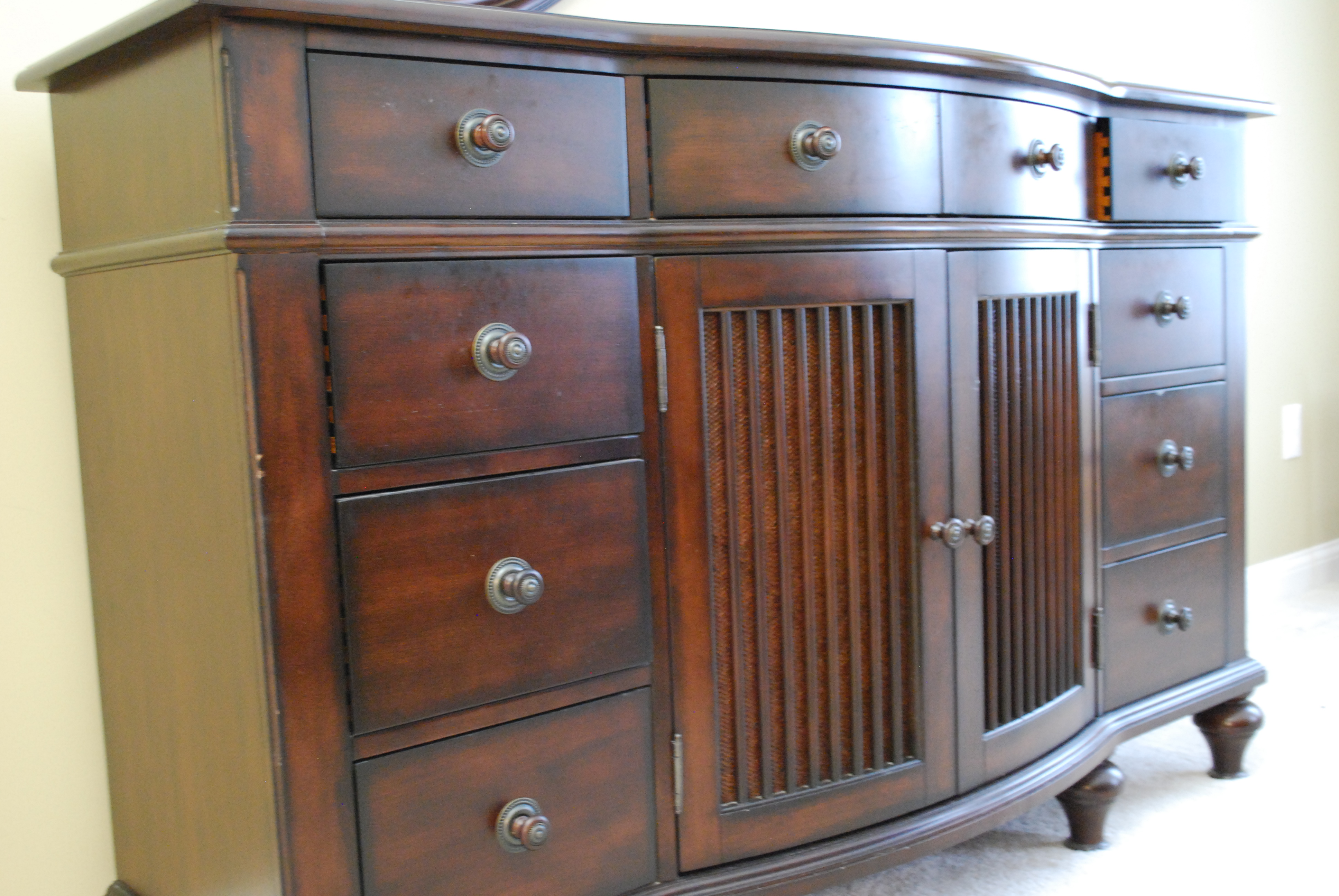 American Signature Dresser Ebth