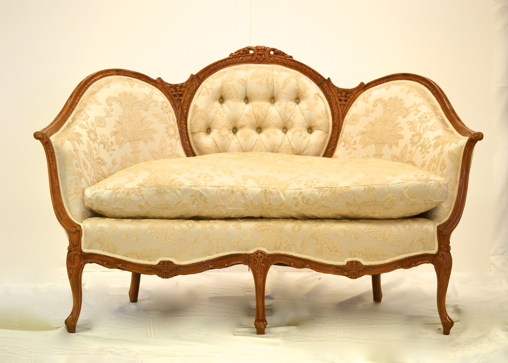 Antique Victorian Sofa EBTH   DSC 0660.JPG