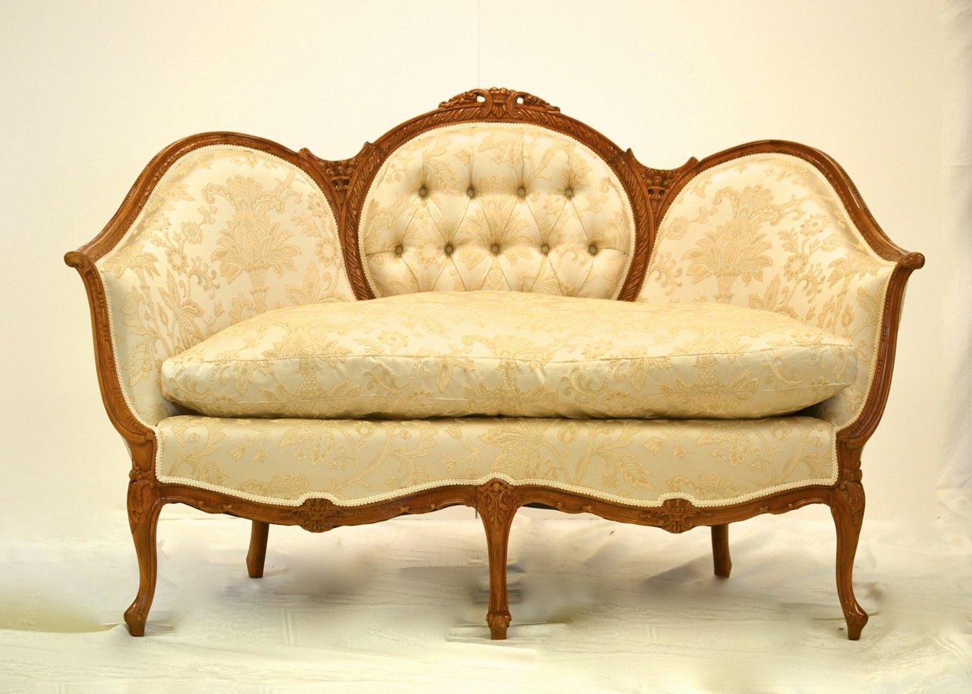 Antique Victorian Sofa | EBTH