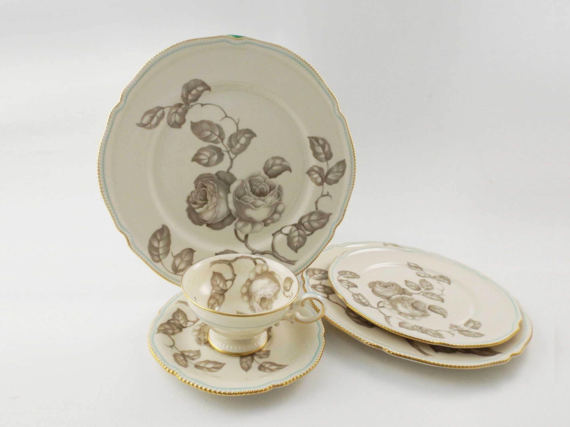 A Set of Castleton China in the 'Gloria' Pattern EBTH