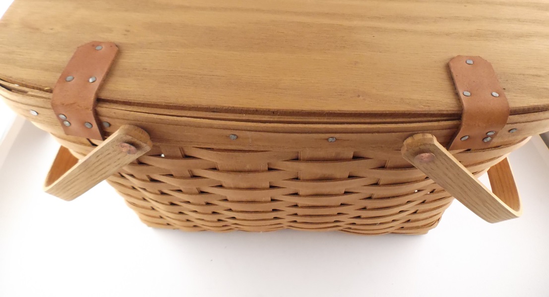 Classic Large Longaberger Lidded Picnic Basket EBTH