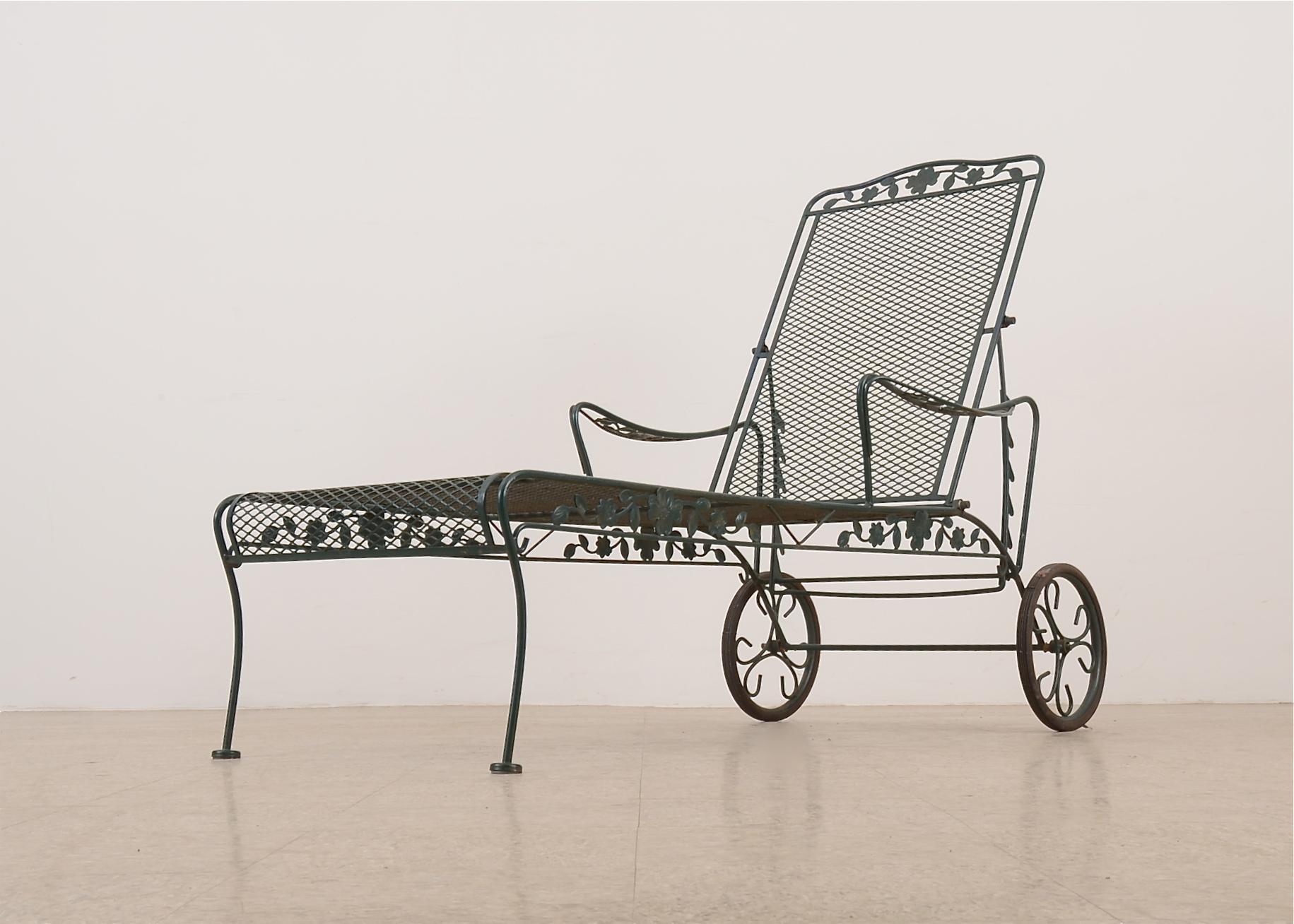 Outdoor Wrought Iron Chaise Lounge in Green | EBTH