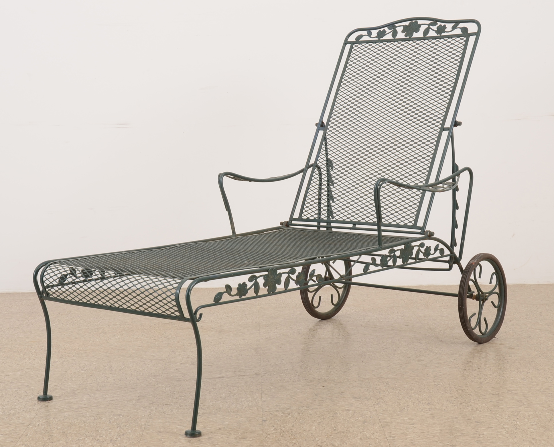 Outdoor Wrought Iron Chaise Lounge in Green EBTH