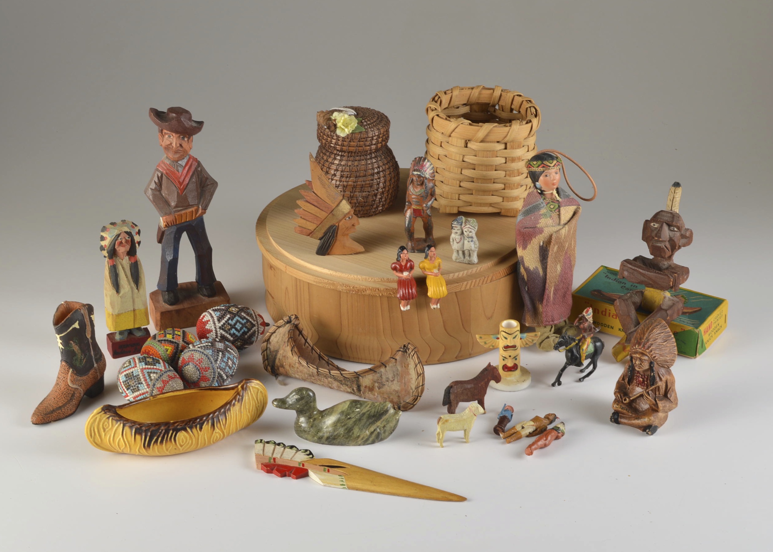 Assorted Western Motif and Native American Souvenirs EBTH