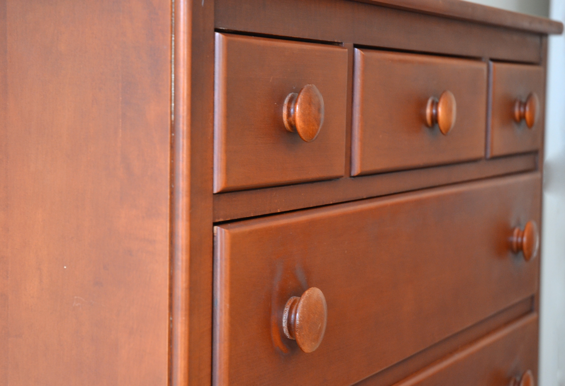 Willett Furniture Company Golden Beryl Maple Dresser EBTH