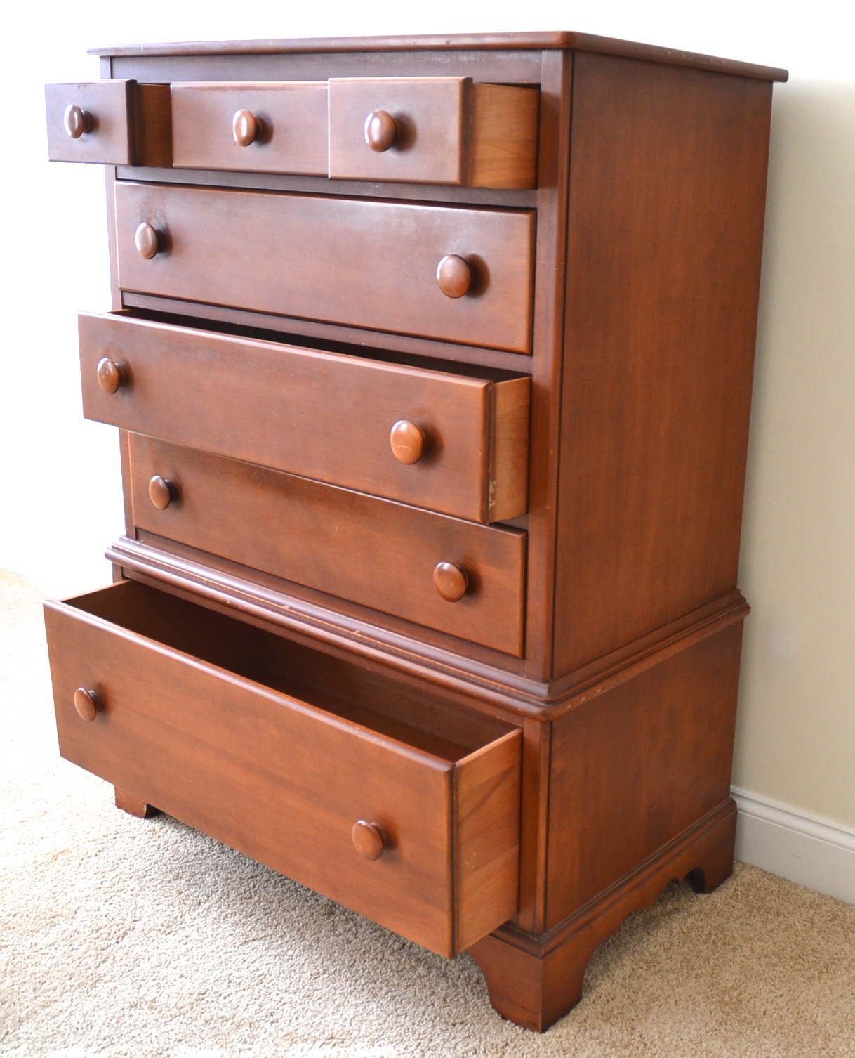 Willett Furniture Company Golden Beryl Maple Dresser EBTH
