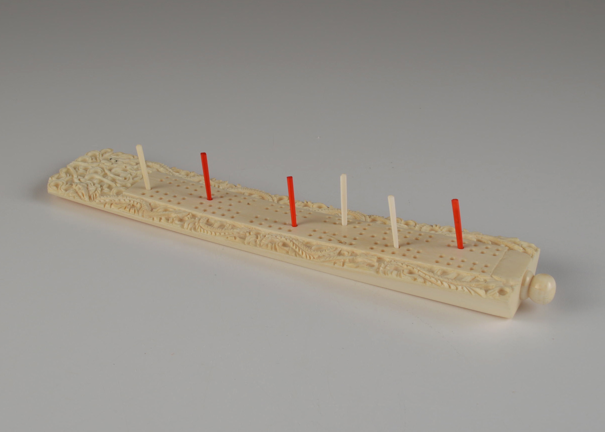 Ivory Cribbage Board from Hong Kong | EBTH