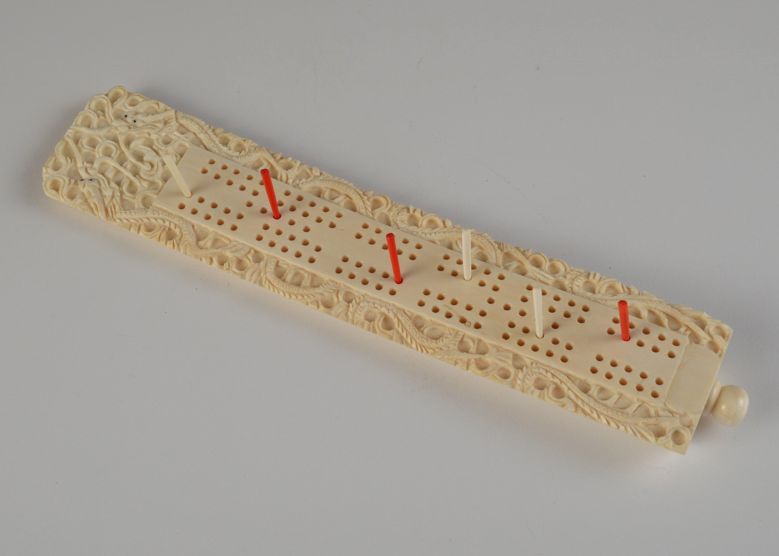 Ivory Cribbage Board from Hong Kong | EBTH