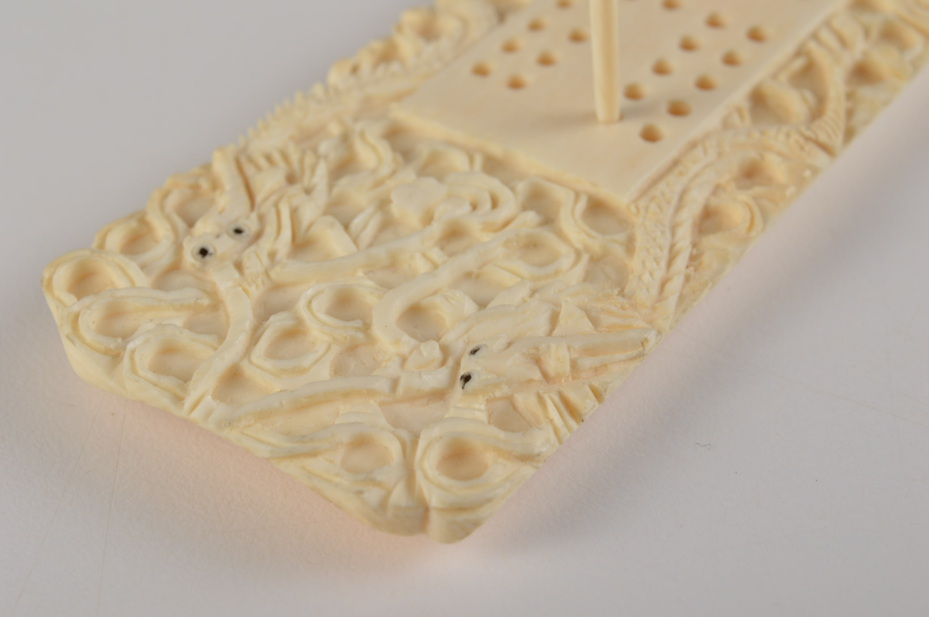 Ivory Cribbage Board from Hong Kong | EBTH