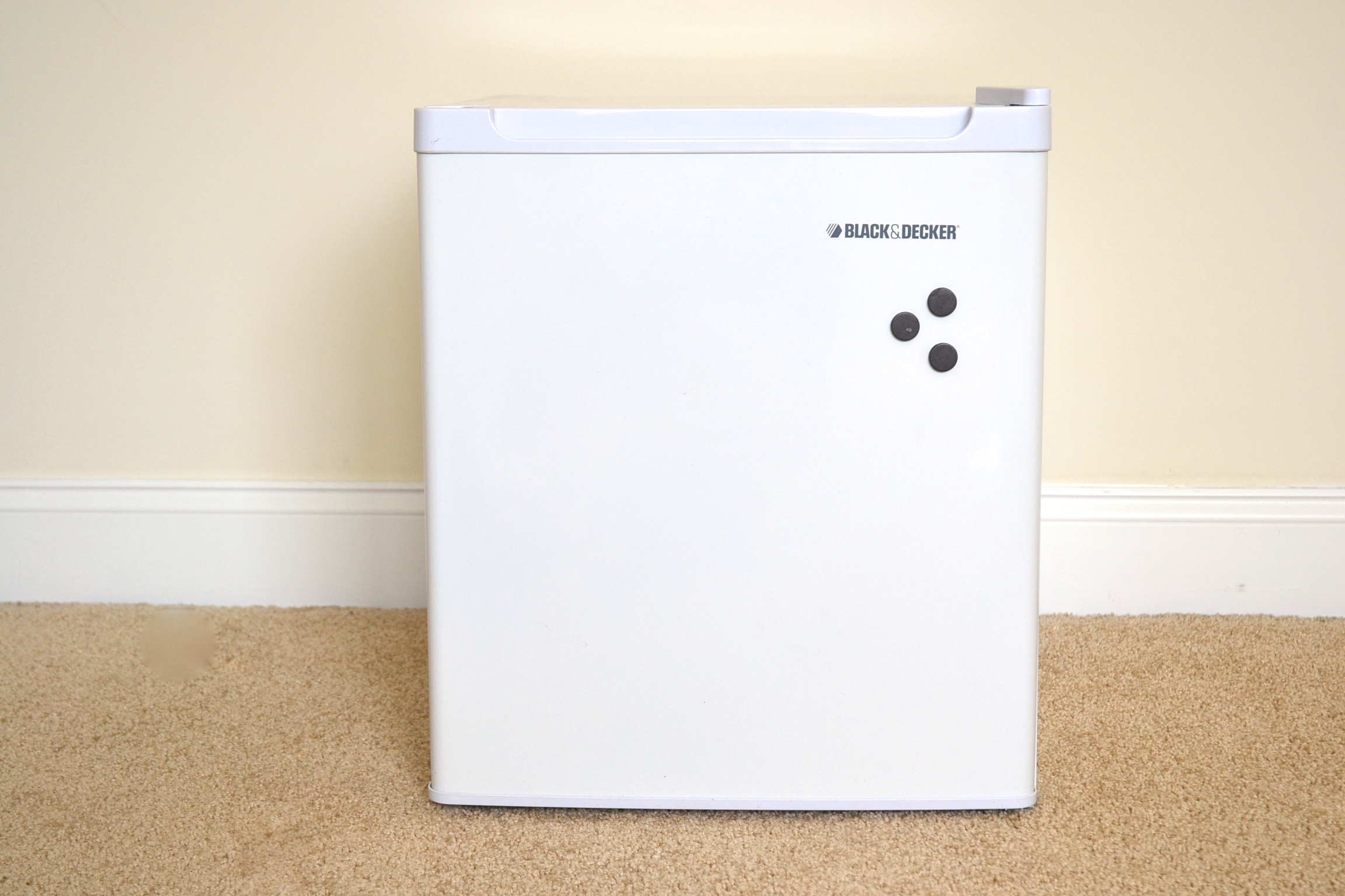 Black and Decker Compact Refrigerator EBTH