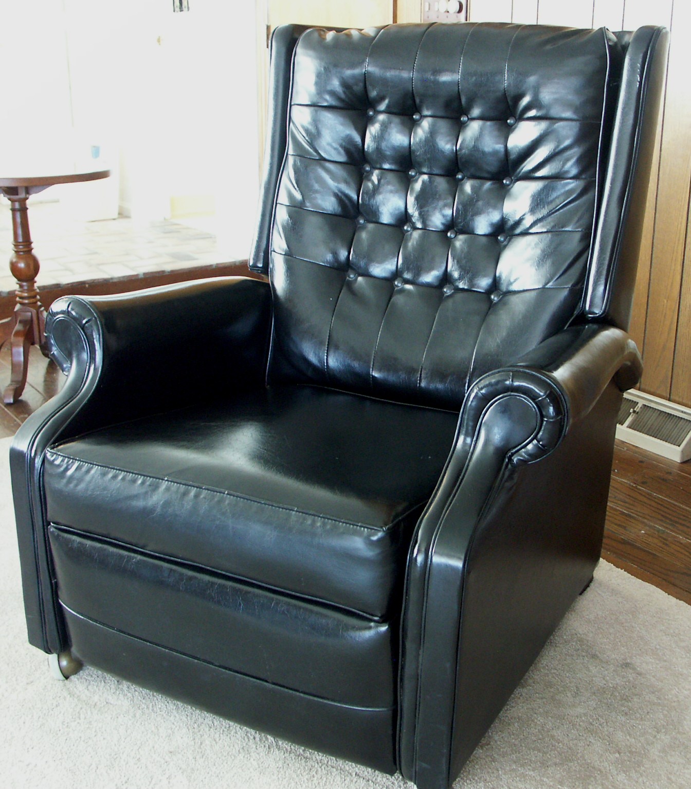 Mid 20th Century Black Vinyl Recliner EBTH