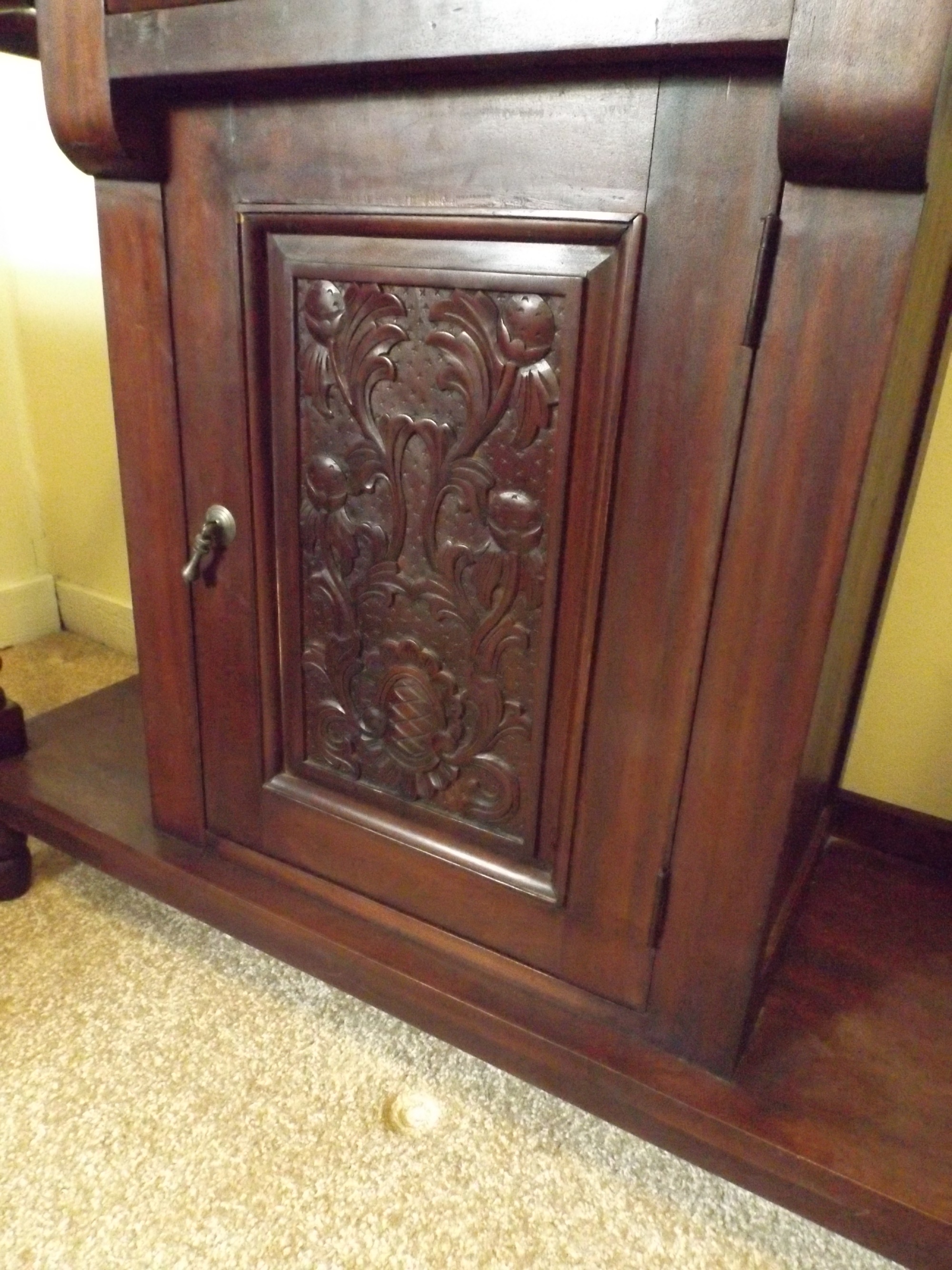 Wonderful FloralCarved Dark Cherry Hall Tree EBTH