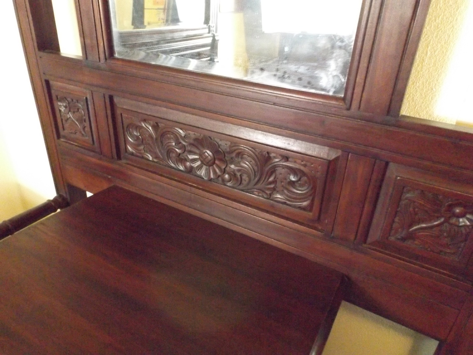 Wonderful FloralCarved Dark Cherry Hall Tree EBTH