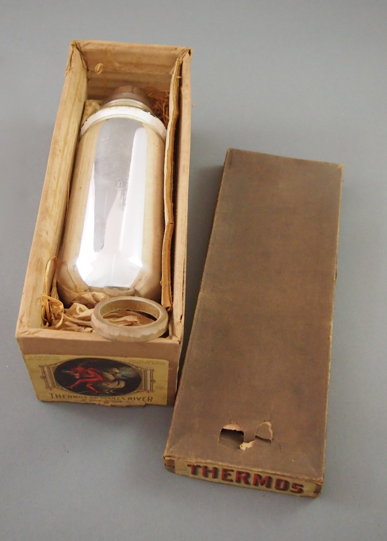 1916 Thermos on Thames River Vessel EBTH