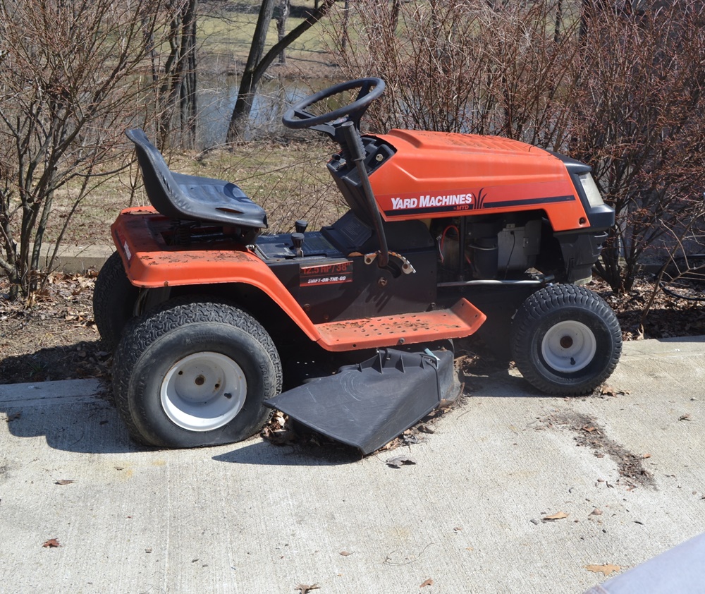 1998 Yard Machines by MTD Lawn Tractor EBTH