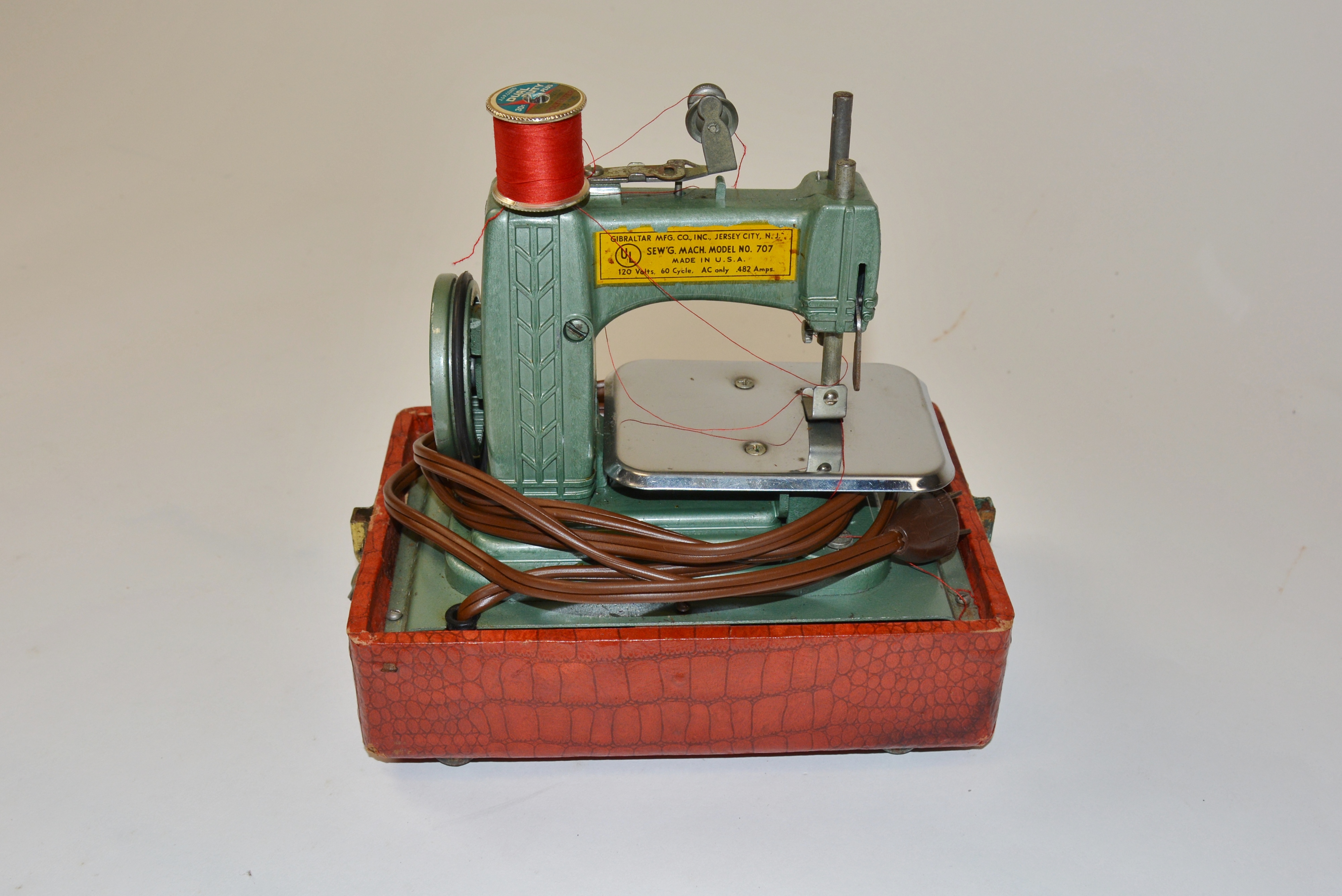 Betsy Ross Miniature Sewing Machine 1949 EBTH