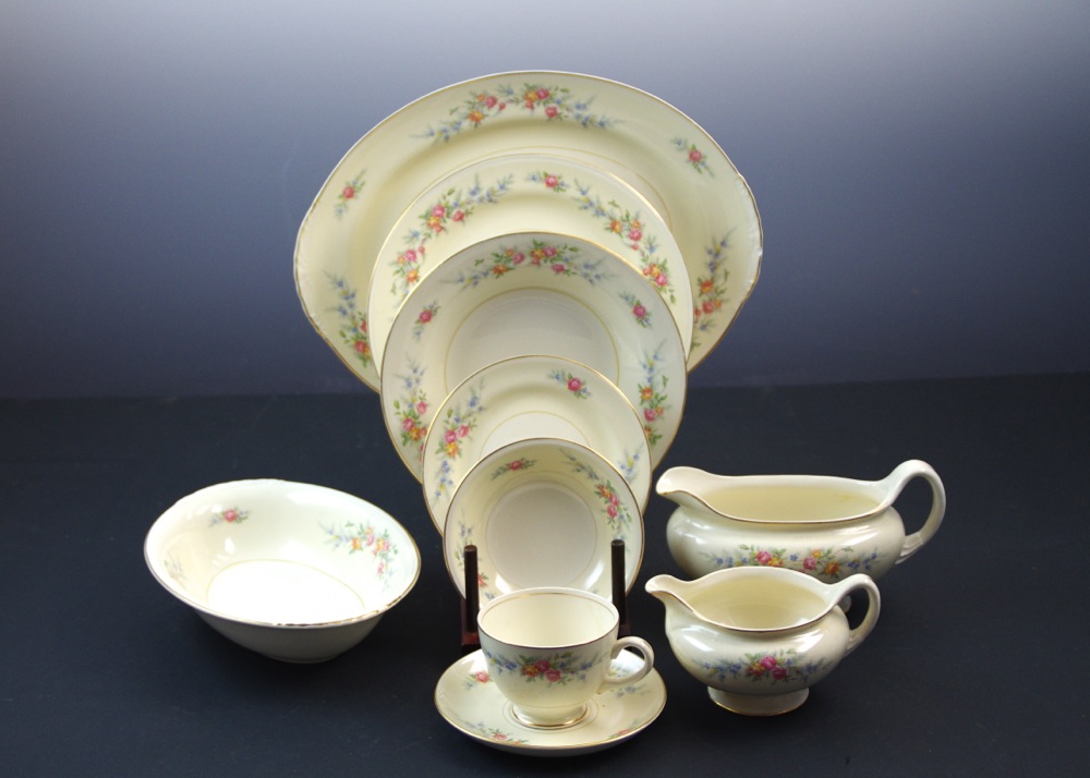 1940s Set Of Homer Laughlin China Dishes With Floral Pattern EBTH   IMGP4240 