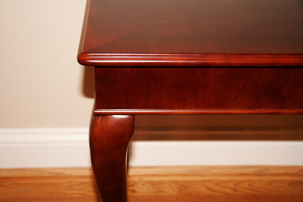 Bombay Company End Table EBTH