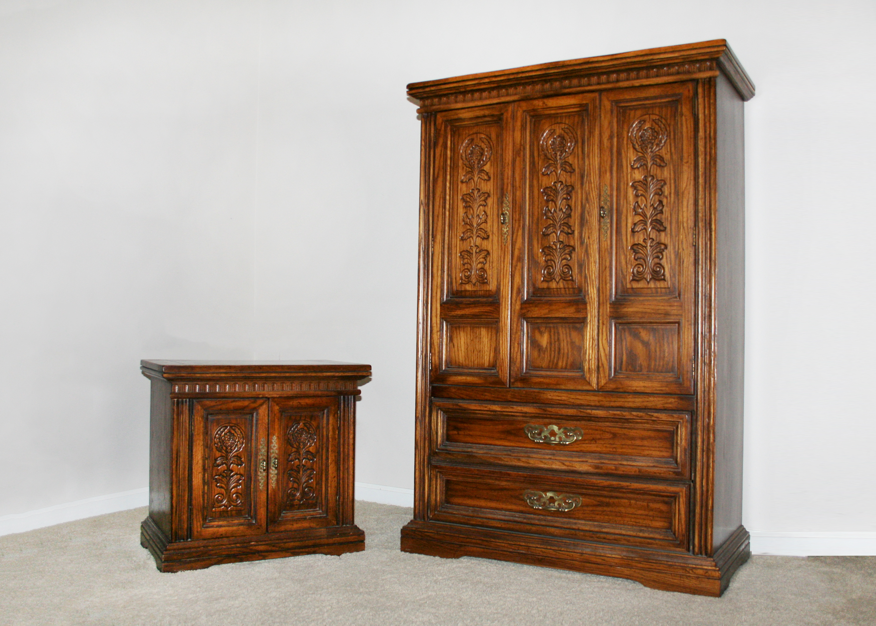 Spanish Style Bedroom Set With Floral Motif
