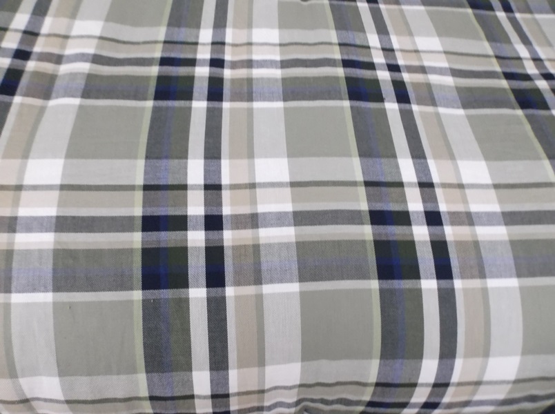 Dockers Queen Size Comforter and Bed Set EBTH