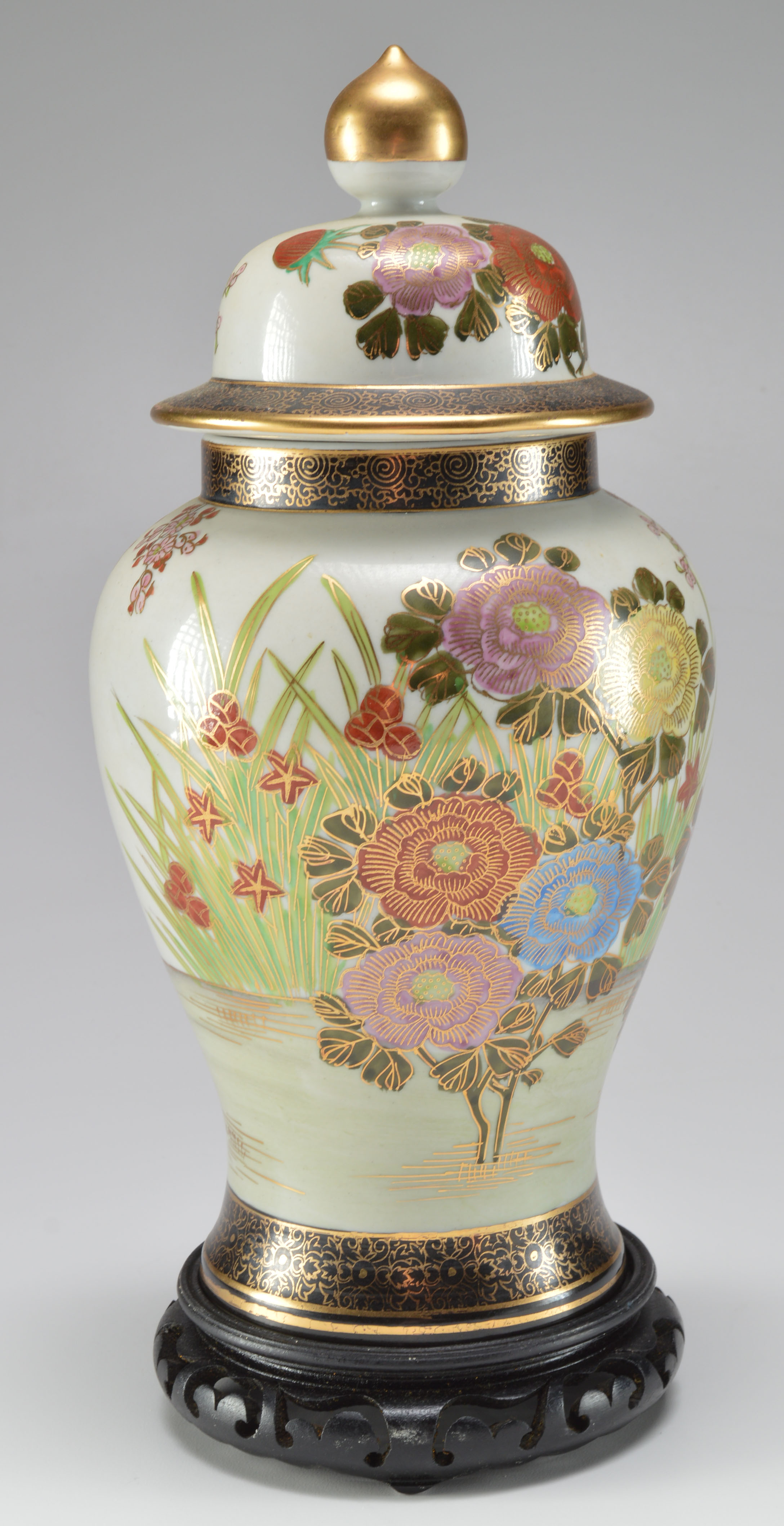 Signed Kutani Japanese Porcelain Ginger Jar EBTH