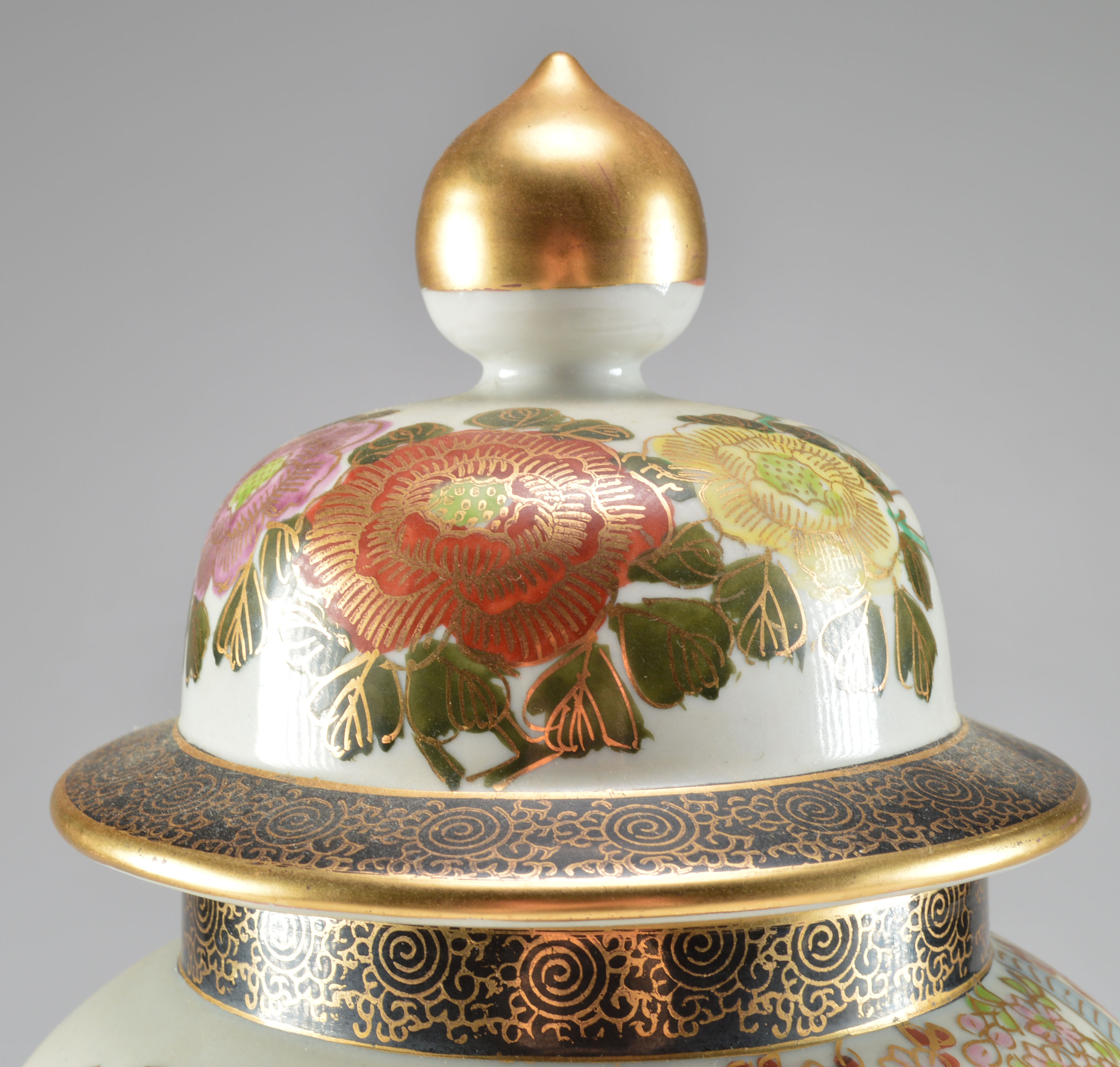 Signed Kutani Japanese Porcelain Ginger Jar EBTH