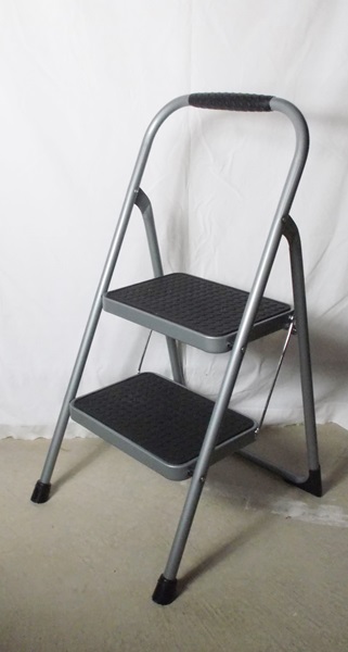 easy reach gorilla ladder 2 step