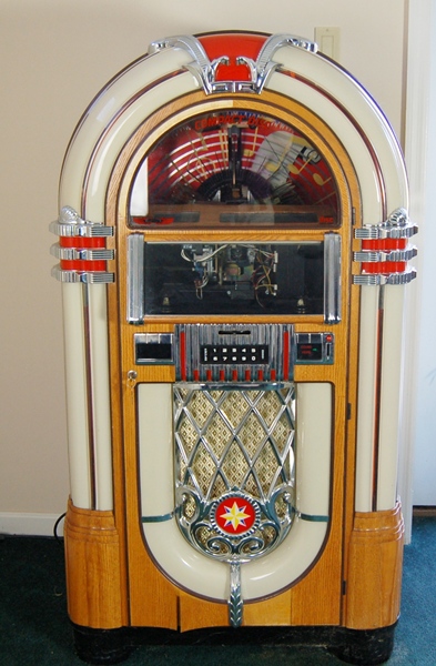 Antique Apparatus Jukebox CD Player with Bubbles EBTH