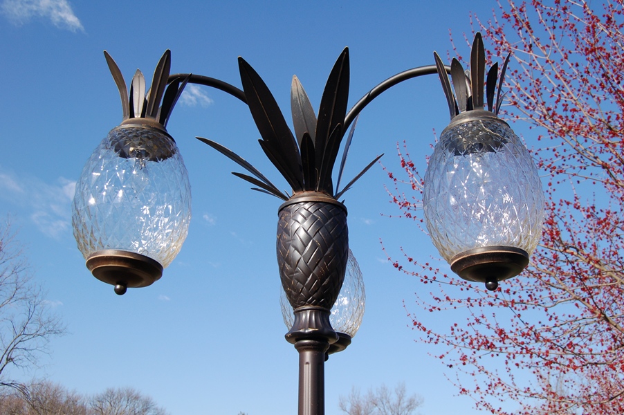 pineapple lamp post