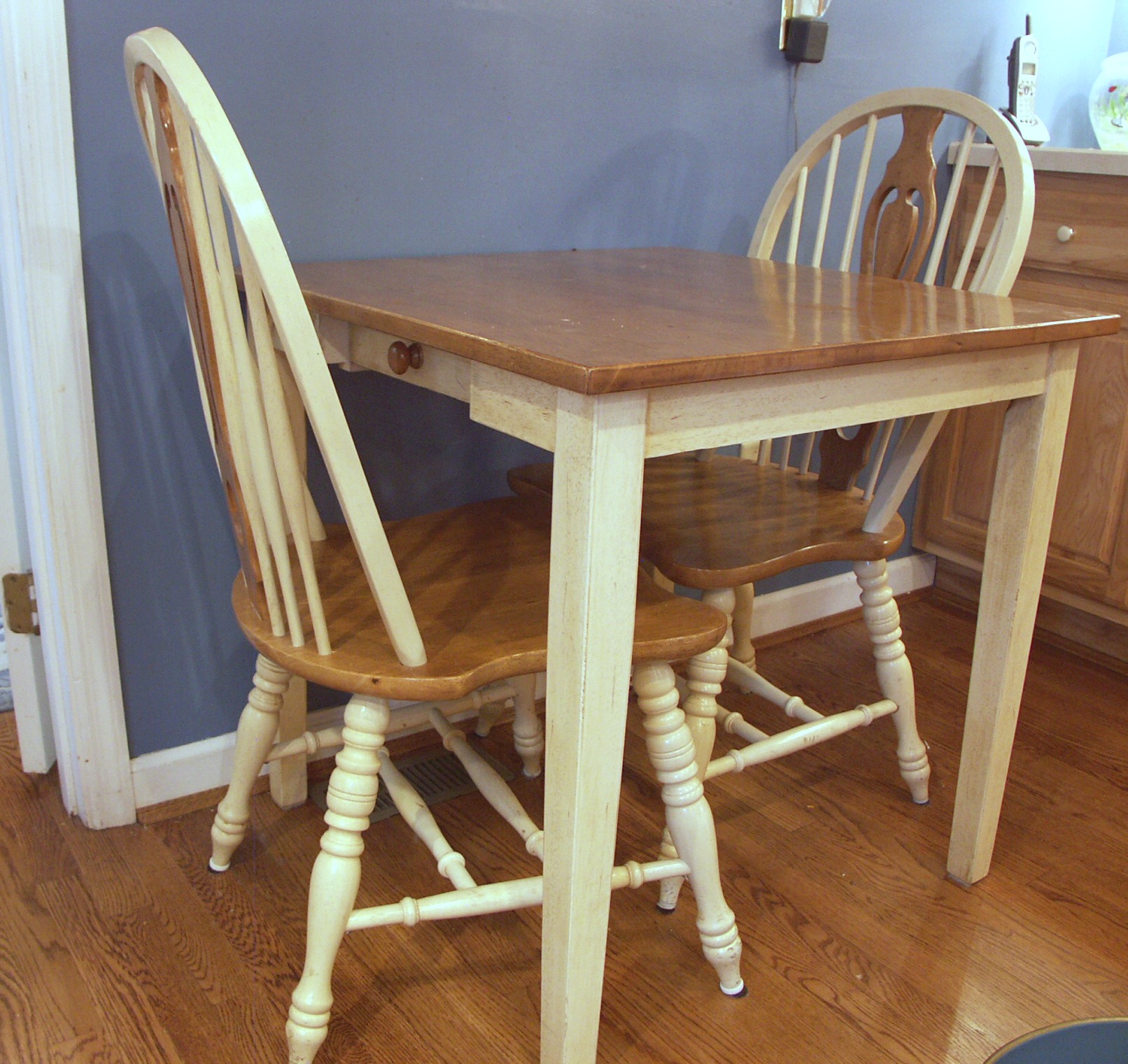 Small Kitchen Table and Two Chairs | EBTH