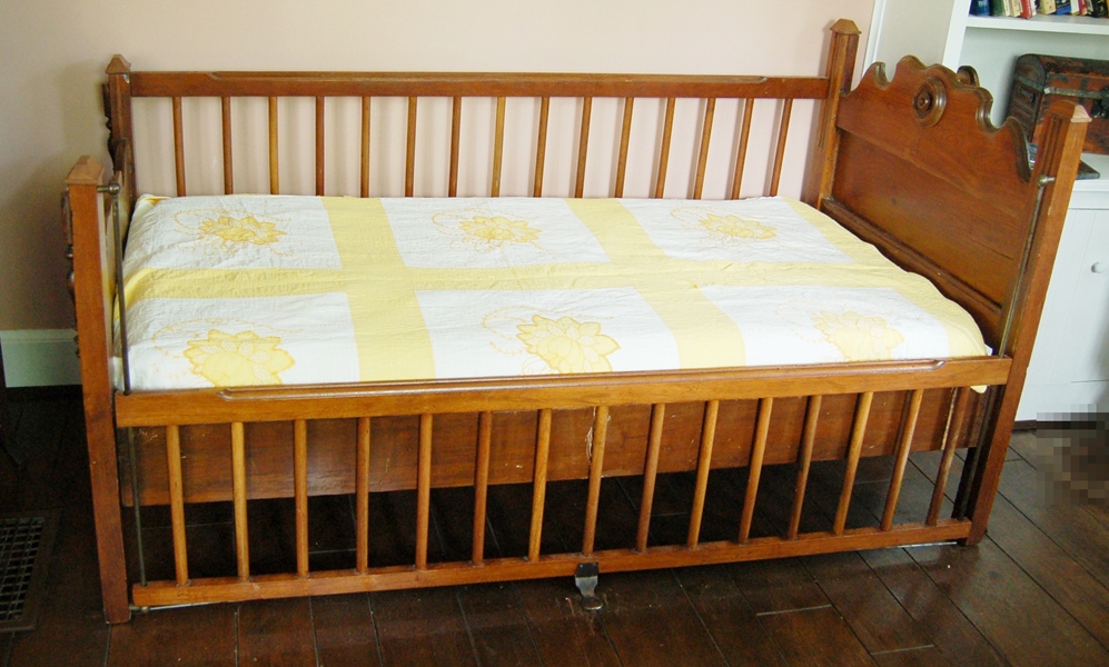 Antique Youth Bed EBTH