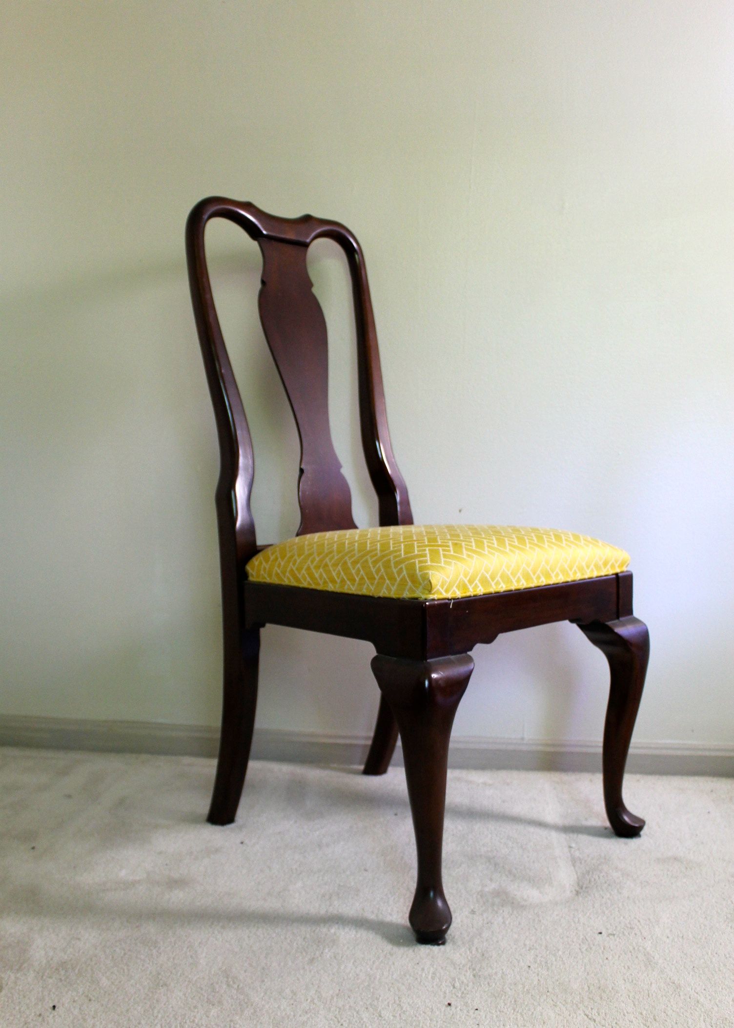 Ethan Allen Cherry Dining Room Table and Chairs EBTH