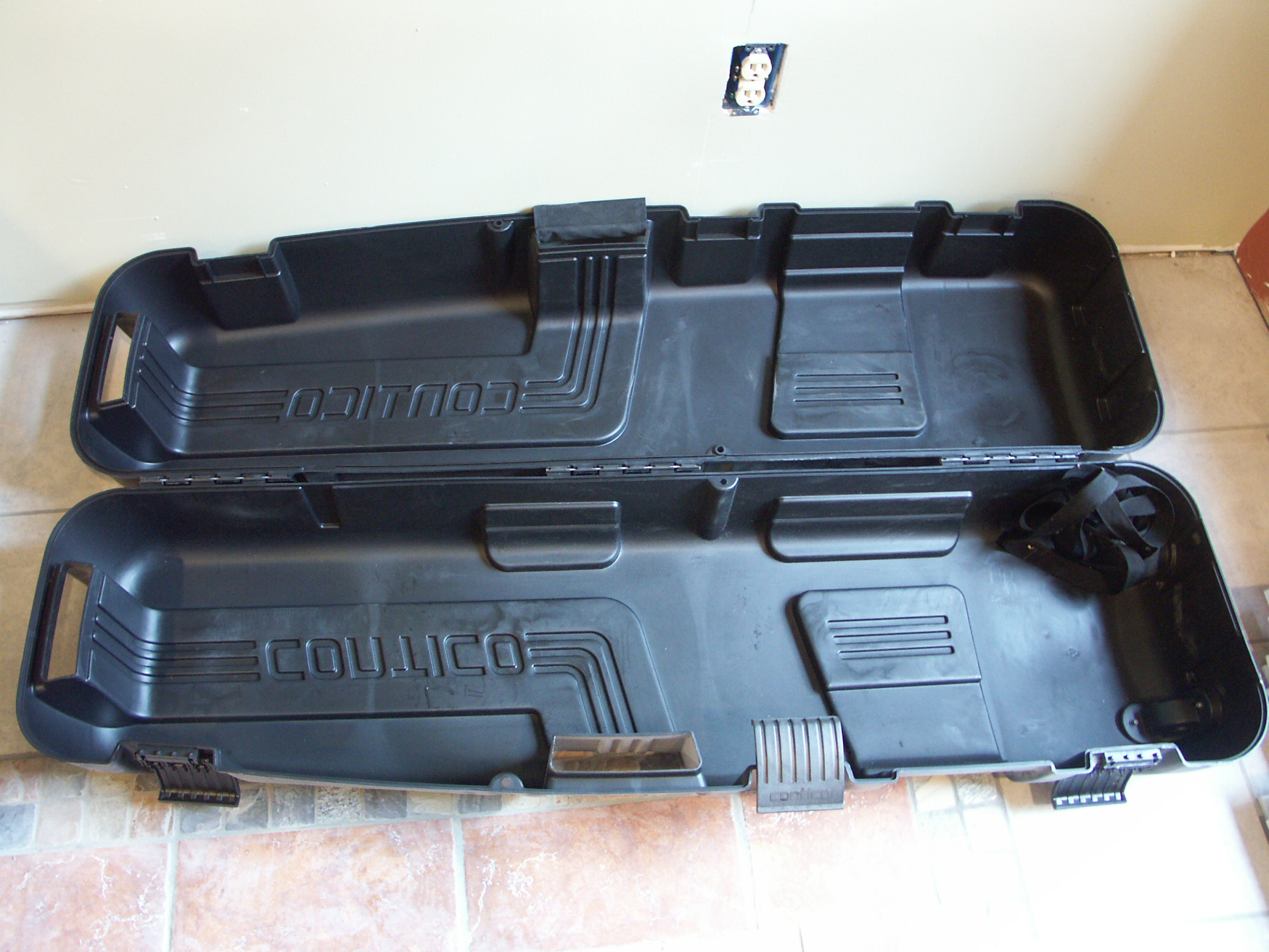 Contico Hard Shell Golf Club Travel Case EBTH