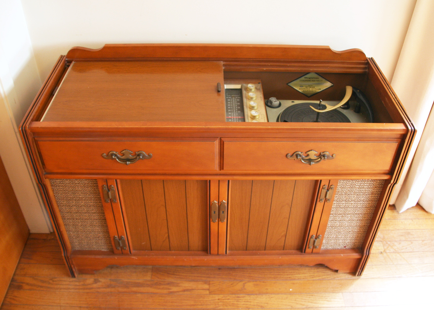 Vintage Wooden Turntable Cabinet With Built In Speakers Ebth