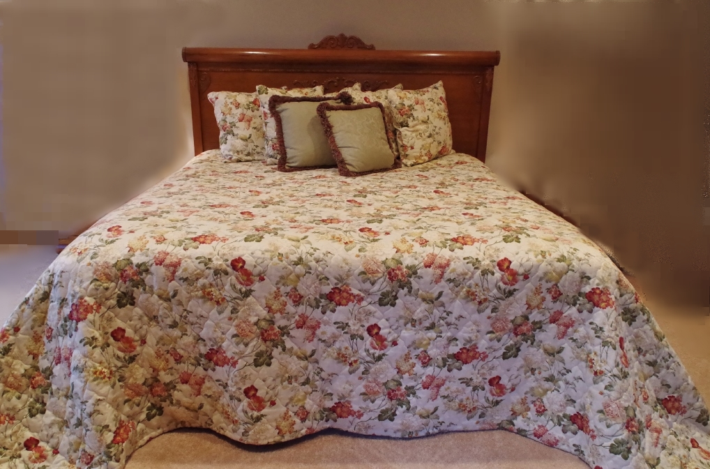 Lexington Victorian Sampler Red Oak King Bed