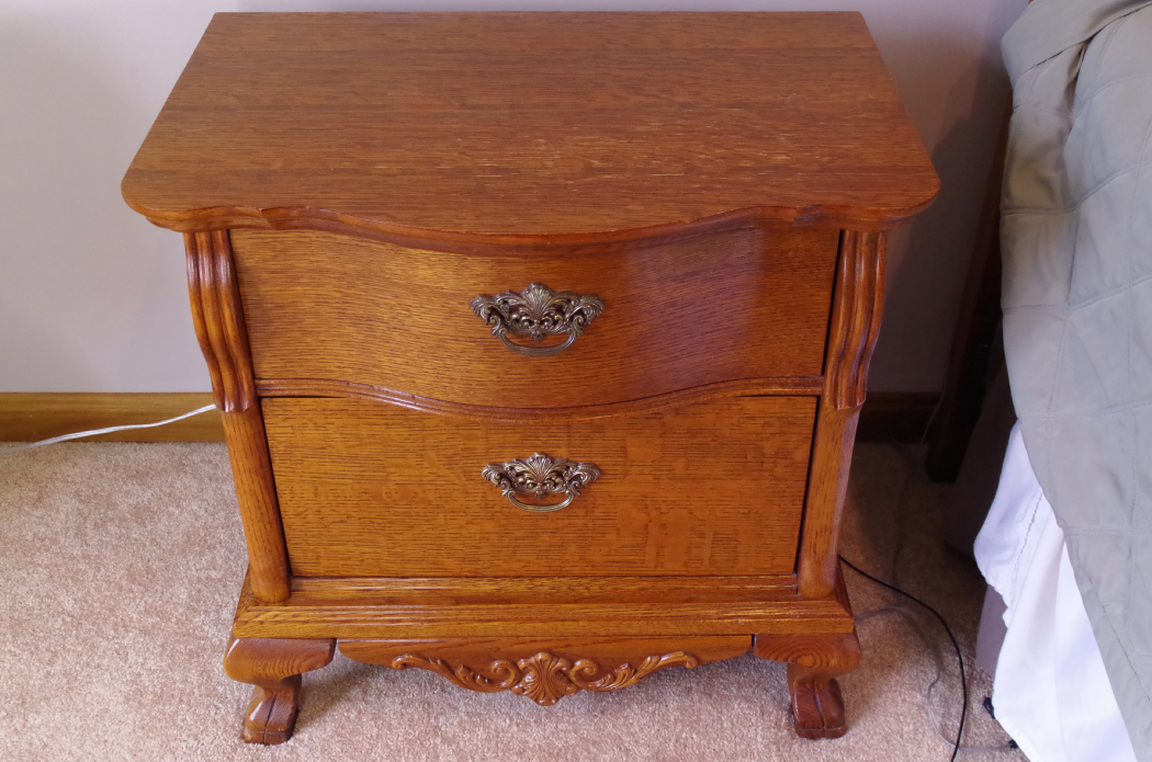 Lexington "Victorian Sampler" Red Oak Nightstand EBTH