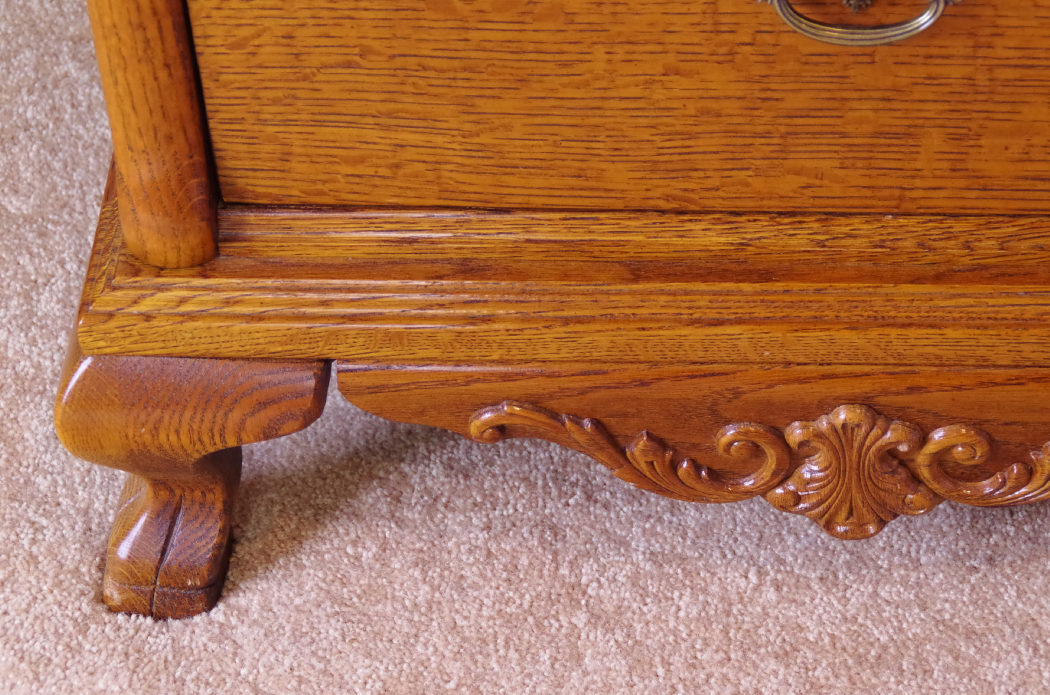 Lexington "Victorian Sampler" Red Oak Nightstand EBTH