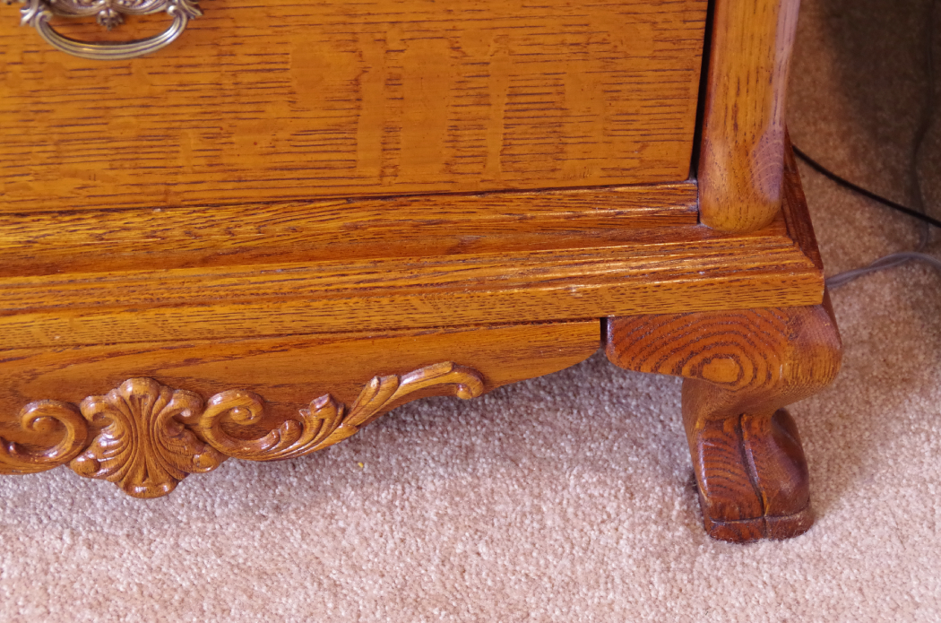 Lexington "Victorian Sampler" Red Oak Nightstand EBTH