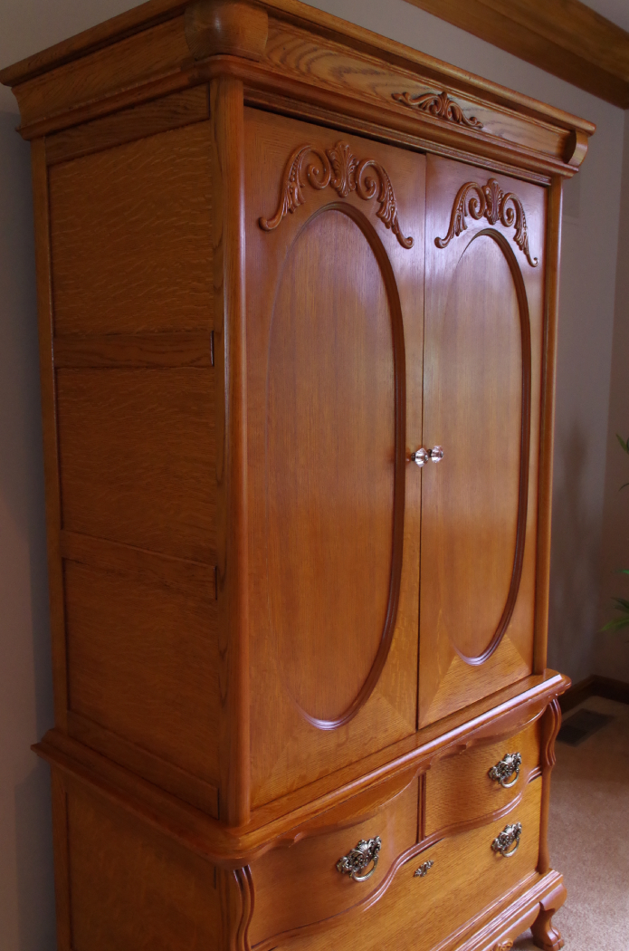 Lexington "Victorian Sampler" Red Oak Entertainment Armoire EBTH