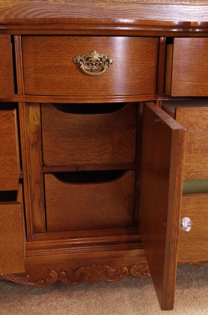 Lexington "Victorian Sampler" Red Oak Dresser and Mirror EBTH
