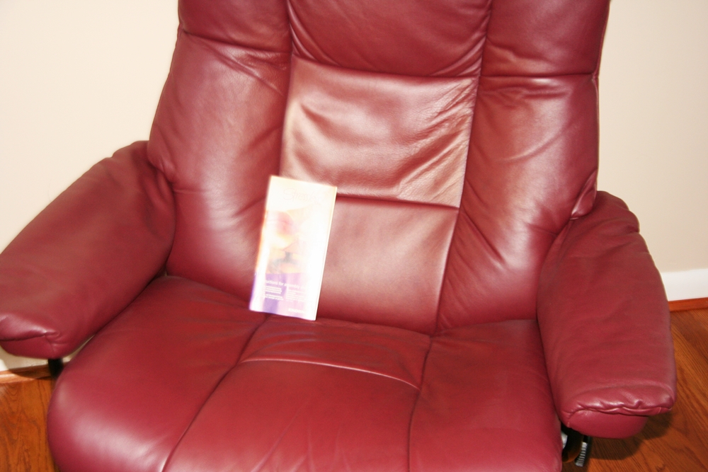 EKORNES Stressless Chair and Ottoman EBTH